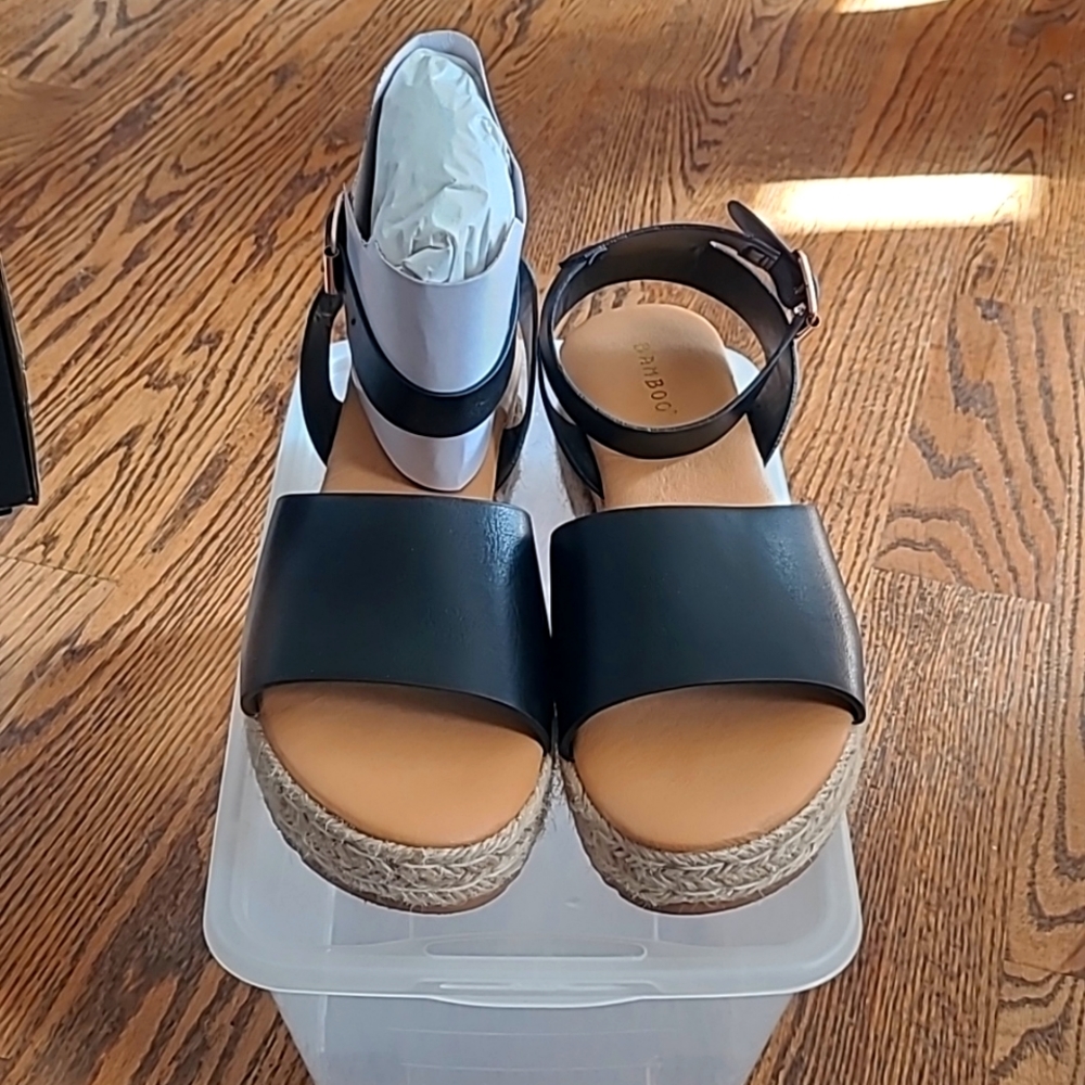 Platform sandals black size 9